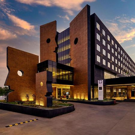 Essentia Luxury Hotel Индор Екстериор снимка