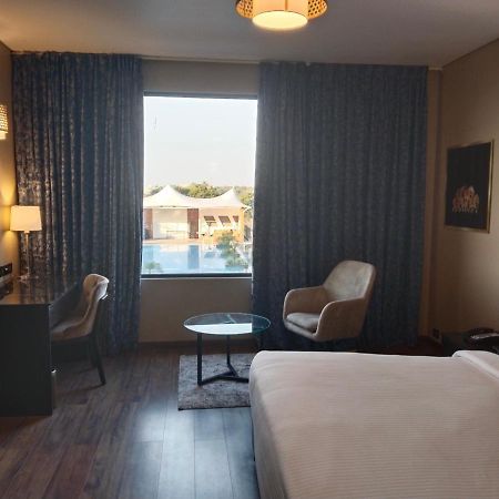 Essentia Luxury Hotel Индор Екстериор снимка