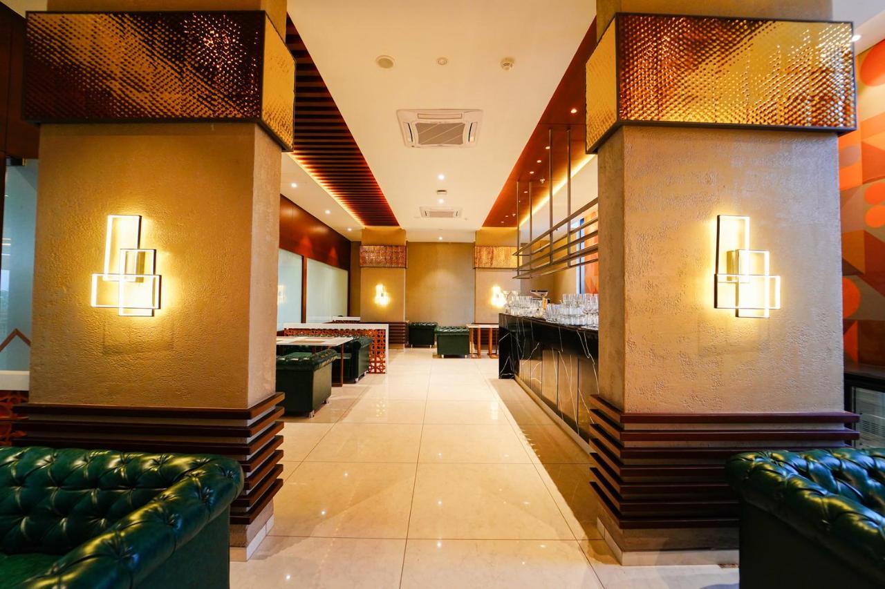 Essentia Luxury Hotel Индор Екстериор снимка