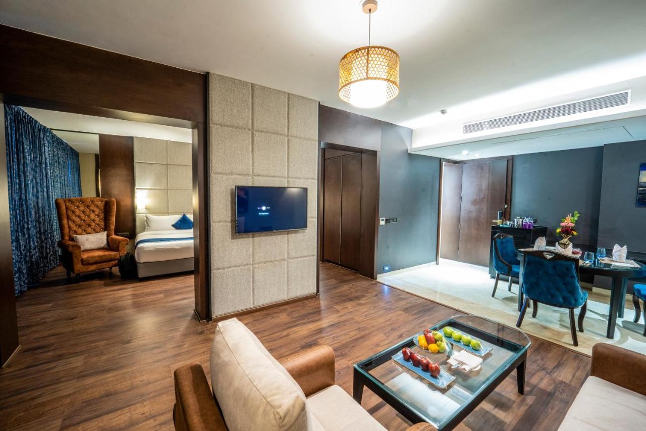Essentia Luxury Hotel Индор Екстериор снимка