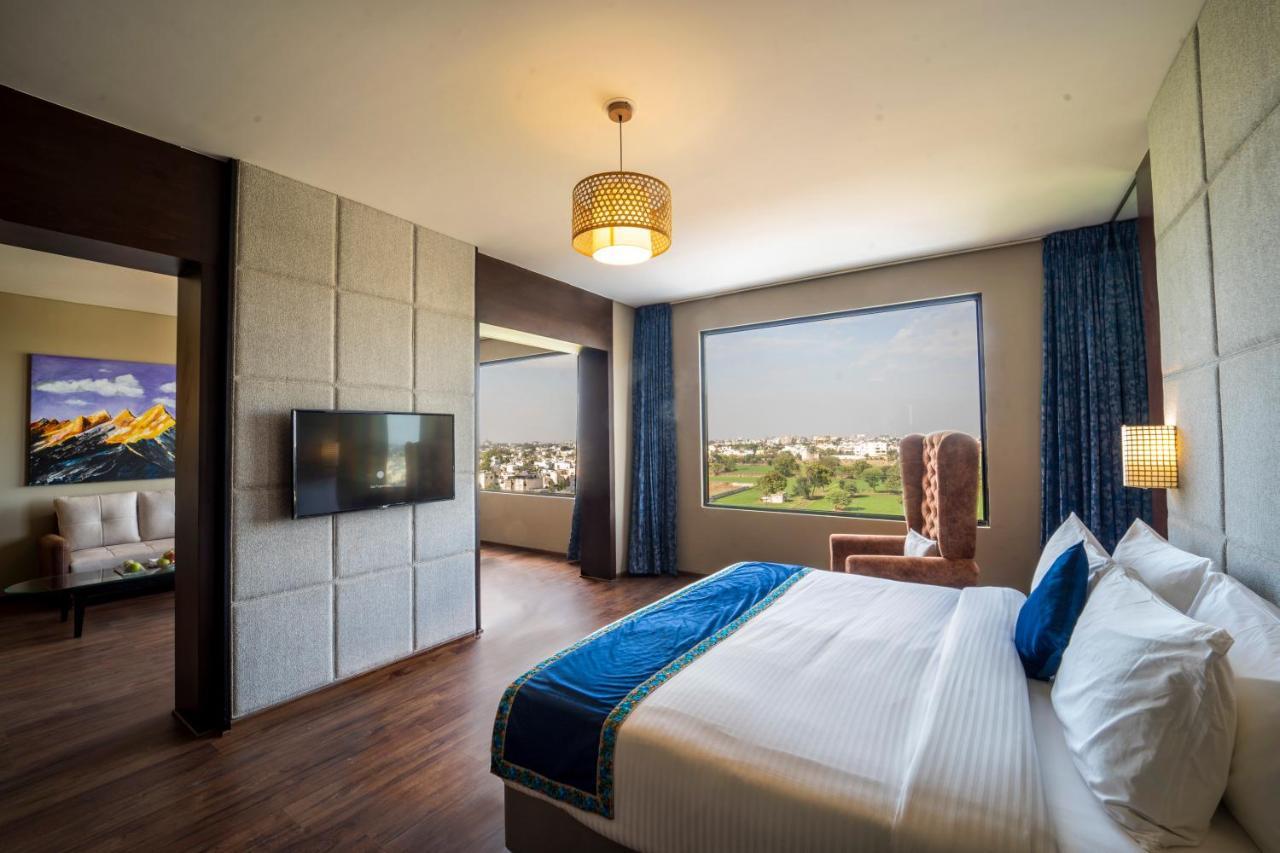 Essentia Luxury Hotel Индор Екстериор снимка
