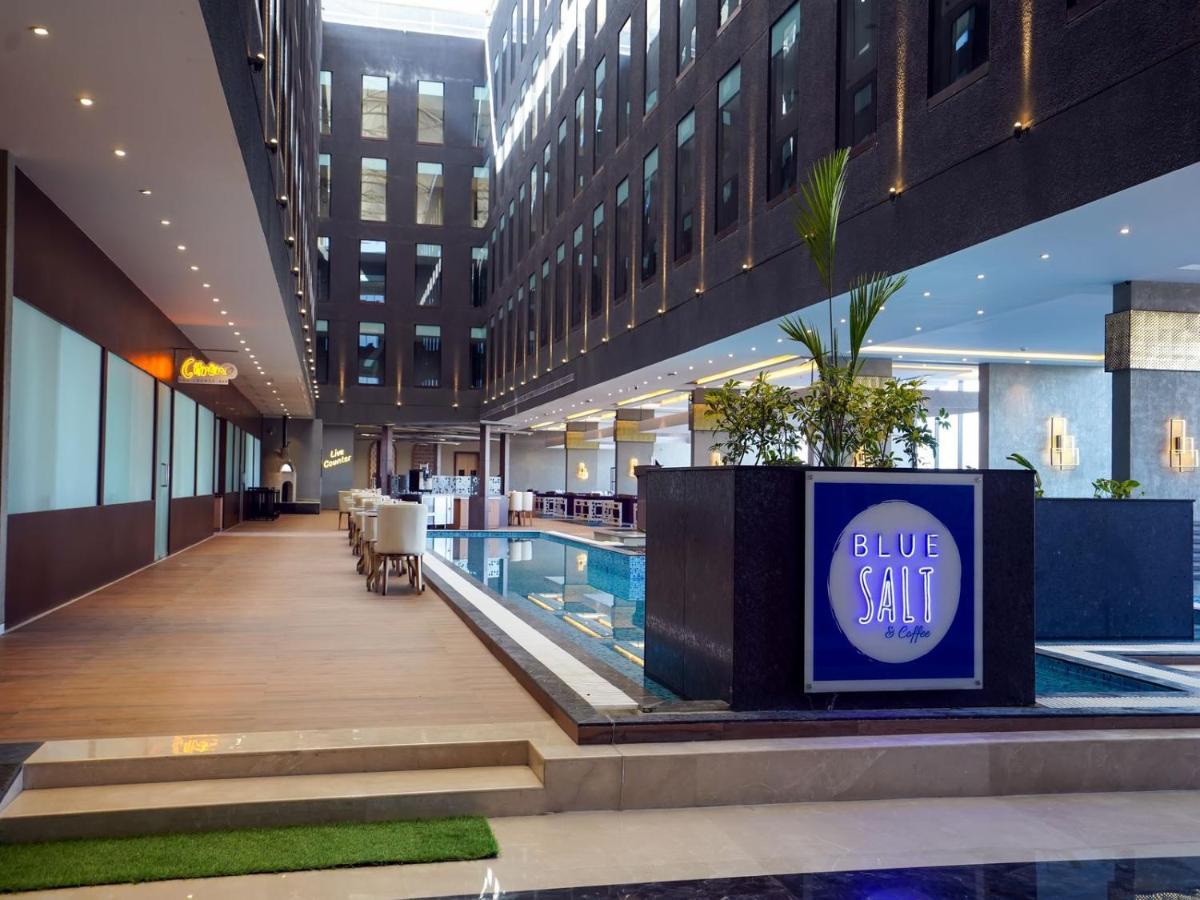 Essentia Luxury Hotel Индор Екстериор снимка
