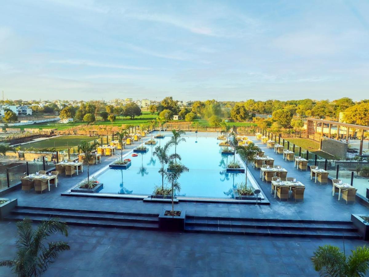 Essentia Luxury Hotel Индор Екстериор снимка