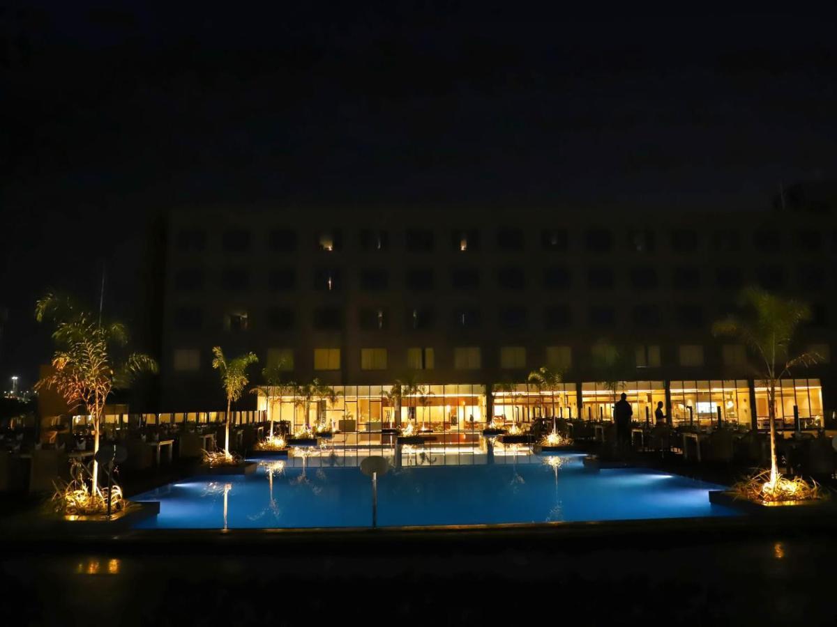 Essentia Luxury Hotel Индор Екстериор снимка