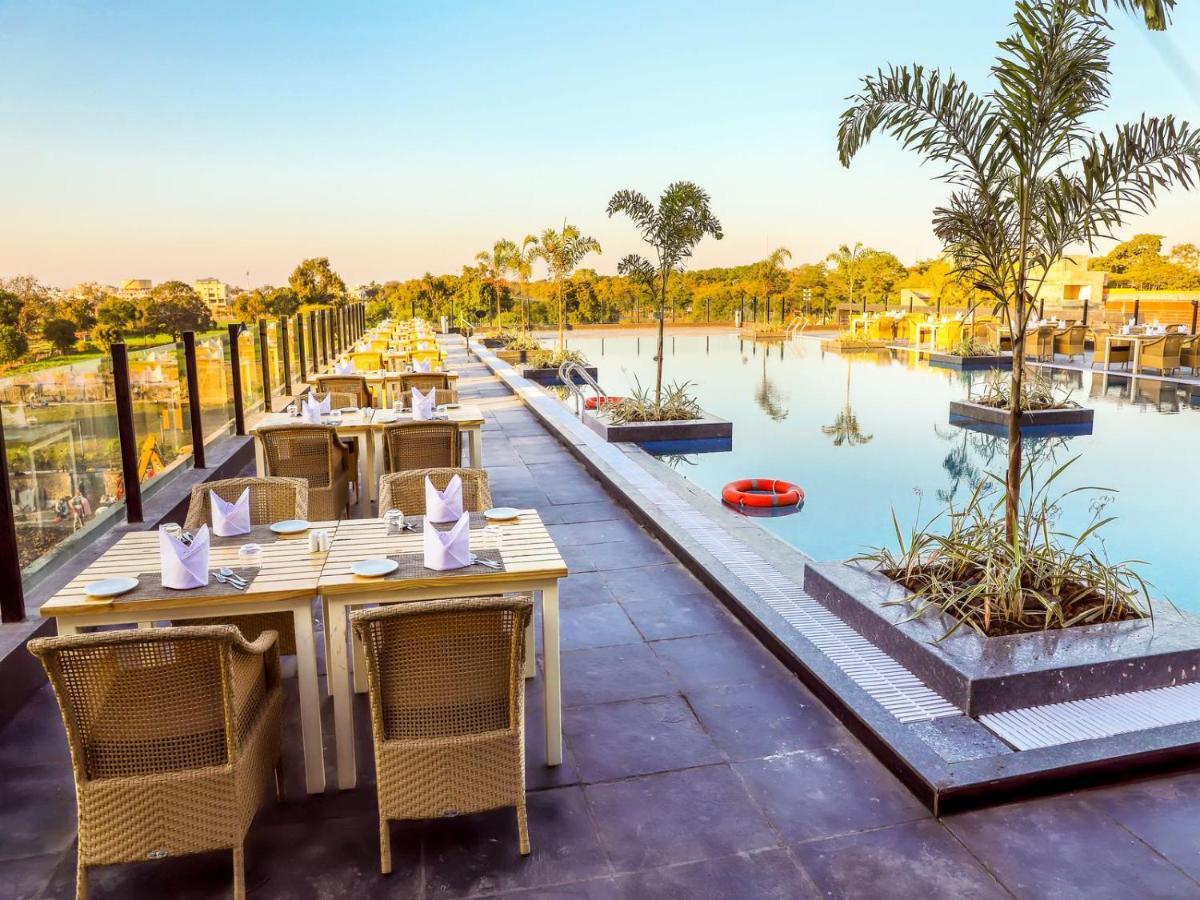 Essentia Luxury Hotel Индор Екстериор снимка