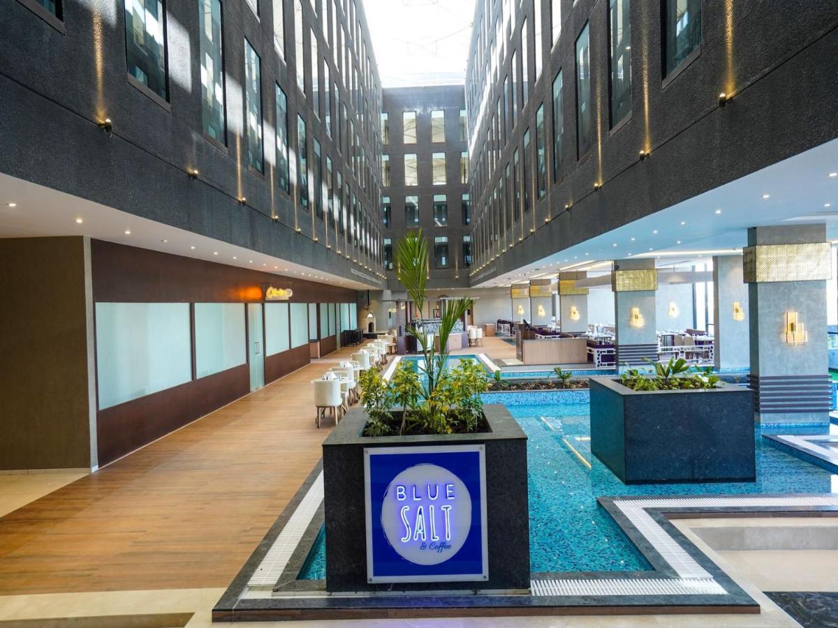 Essentia Luxury Hotel Индор Екстериор снимка