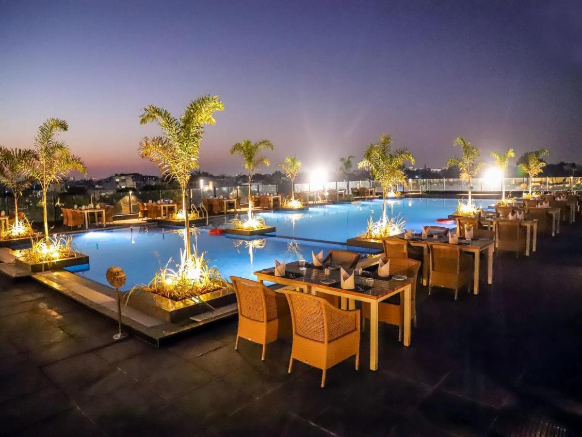 Essentia Luxury Hotel Индор Екстериор снимка