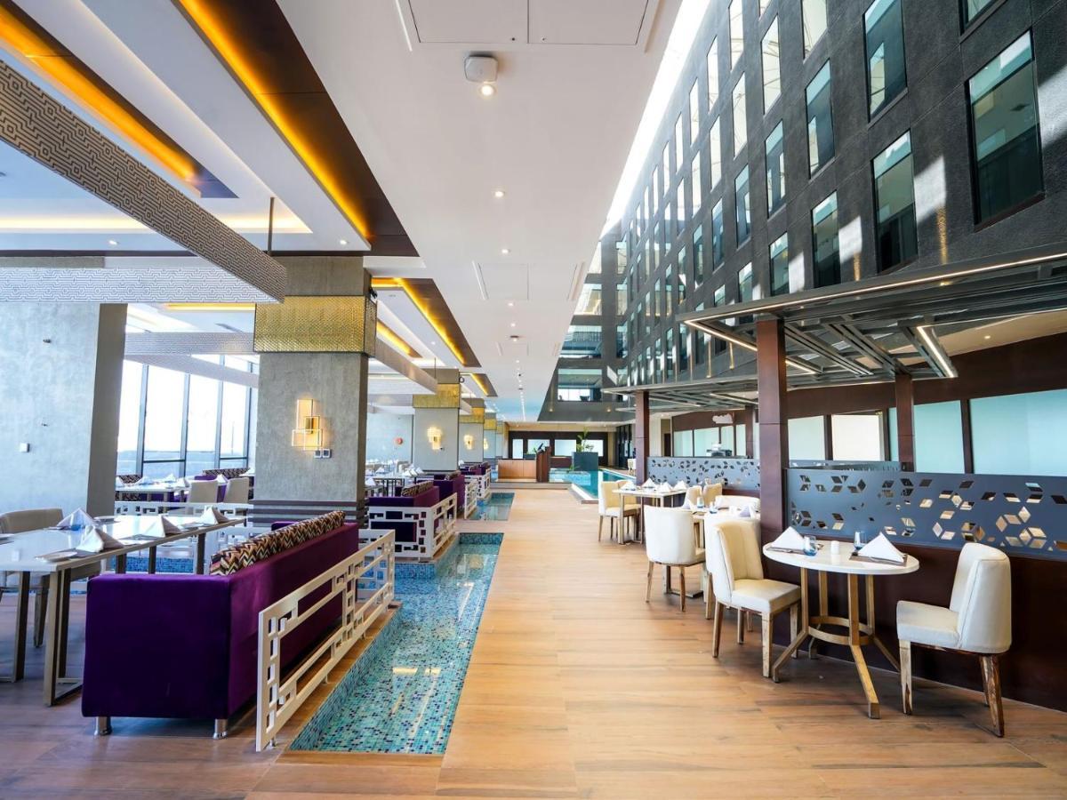 Essentia Luxury Hotel Индор Екстериор снимка