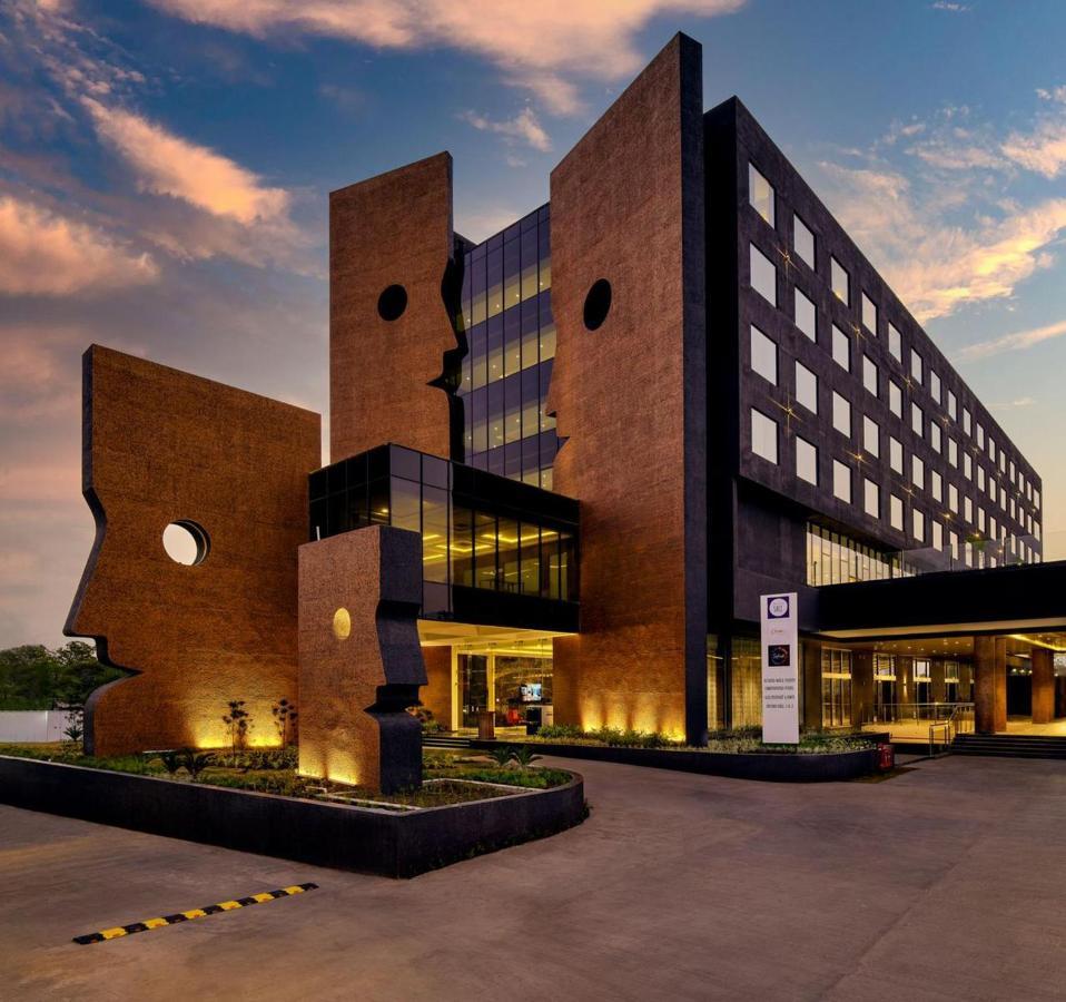 Essentia Luxury Hotel Индор Екстериор снимка