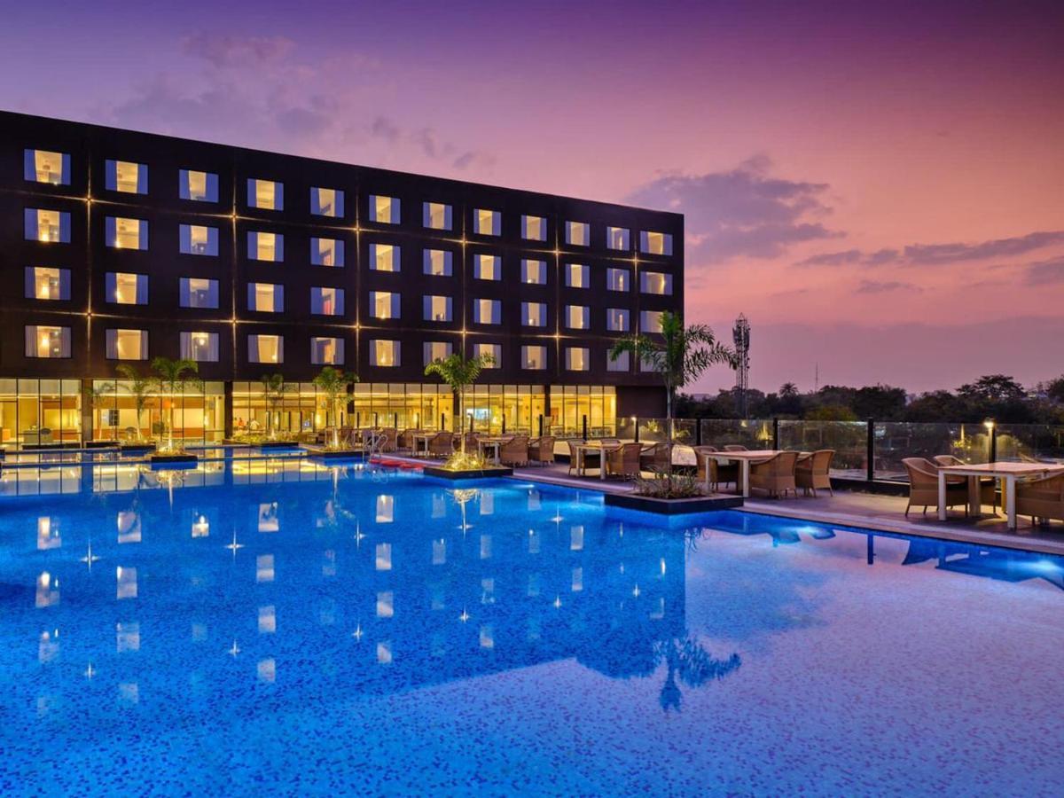 Essentia Luxury Hotel Индор Екстериор снимка