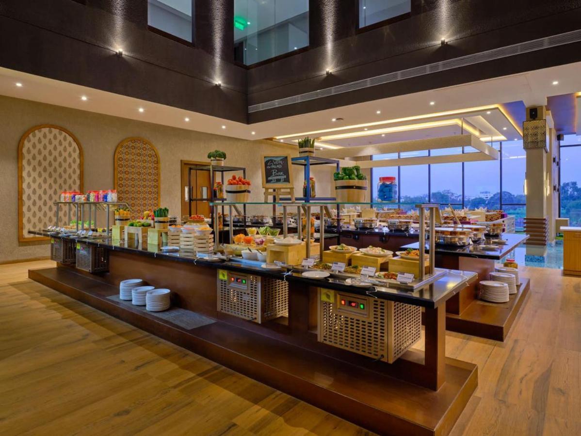 Essentia Luxury Hotel Индор Екстериор снимка