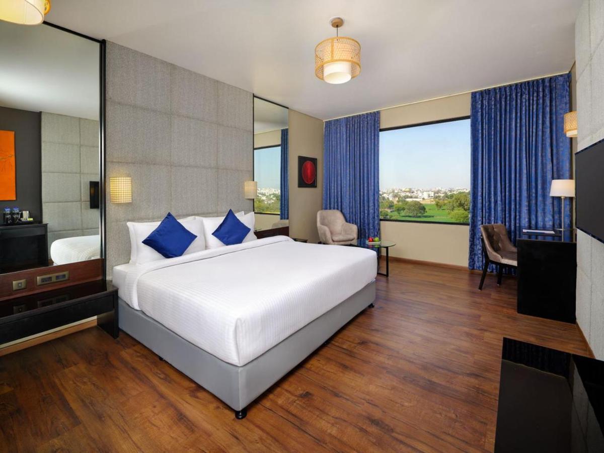 Essentia Luxury Hotel Индор Екстериор снимка