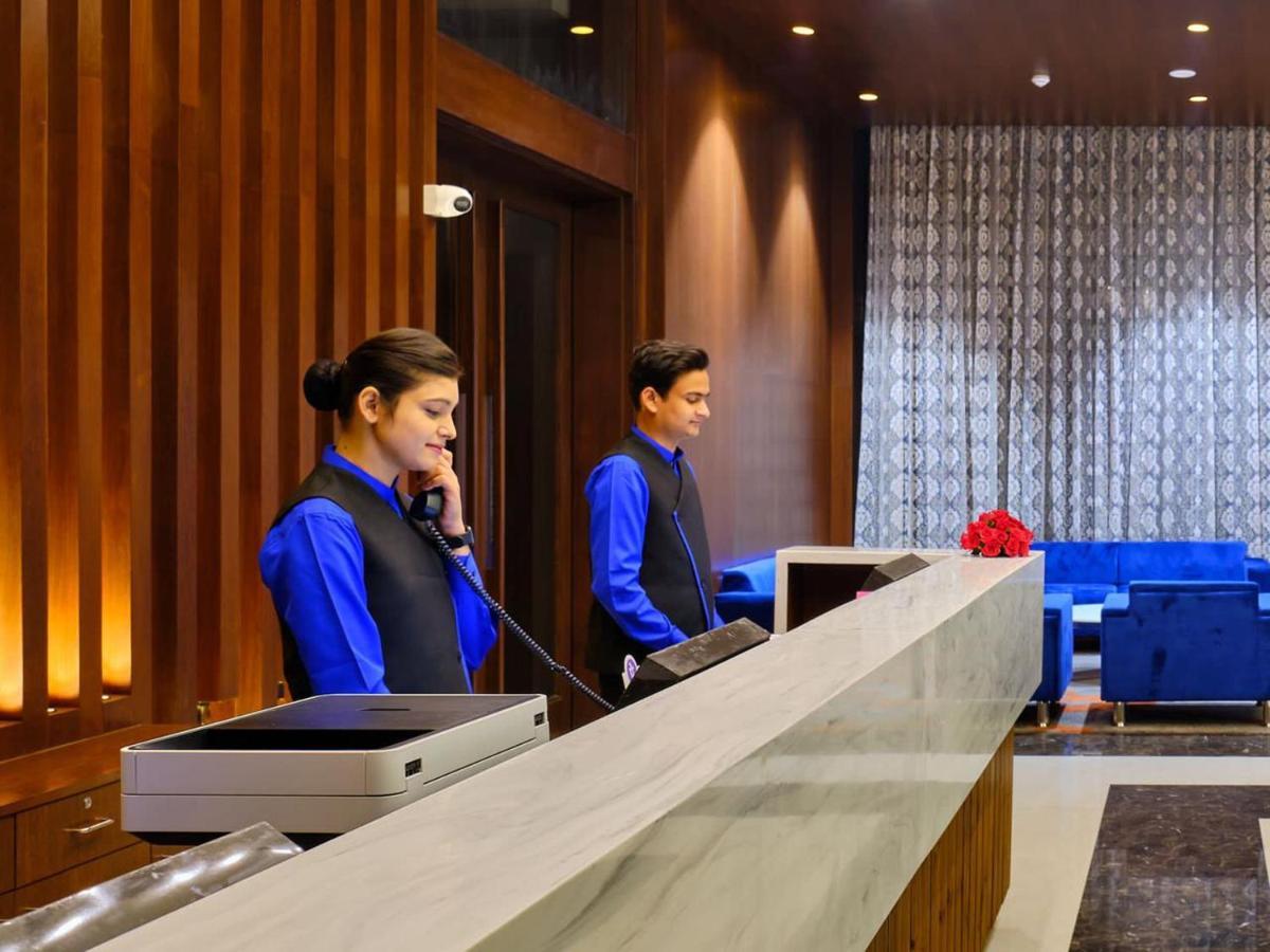 Essentia Luxury Hotel Индор Екстериор снимка