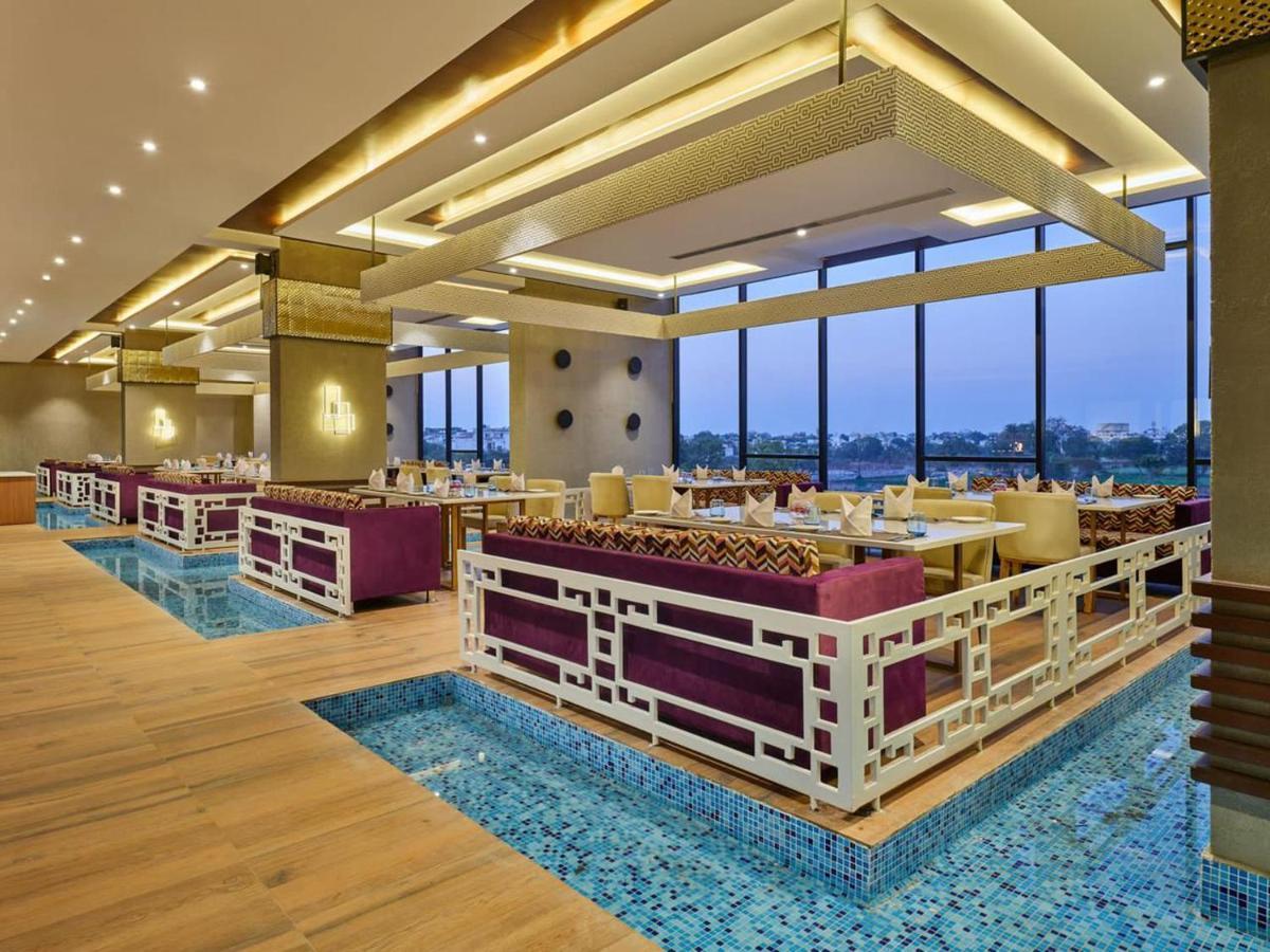 Essentia Luxury Hotel Индор Екстериор снимка