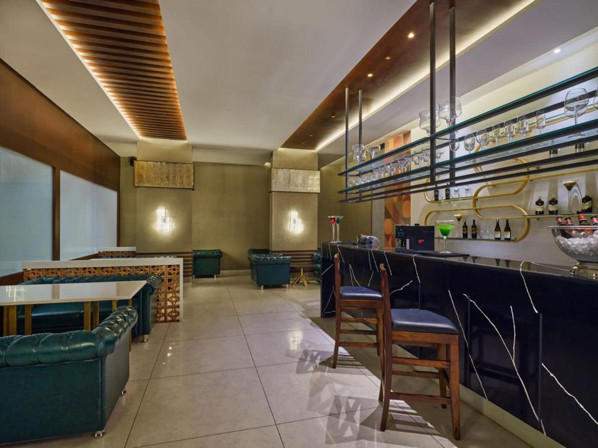 Essentia Luxury Hotel Индор Екстериор снимка