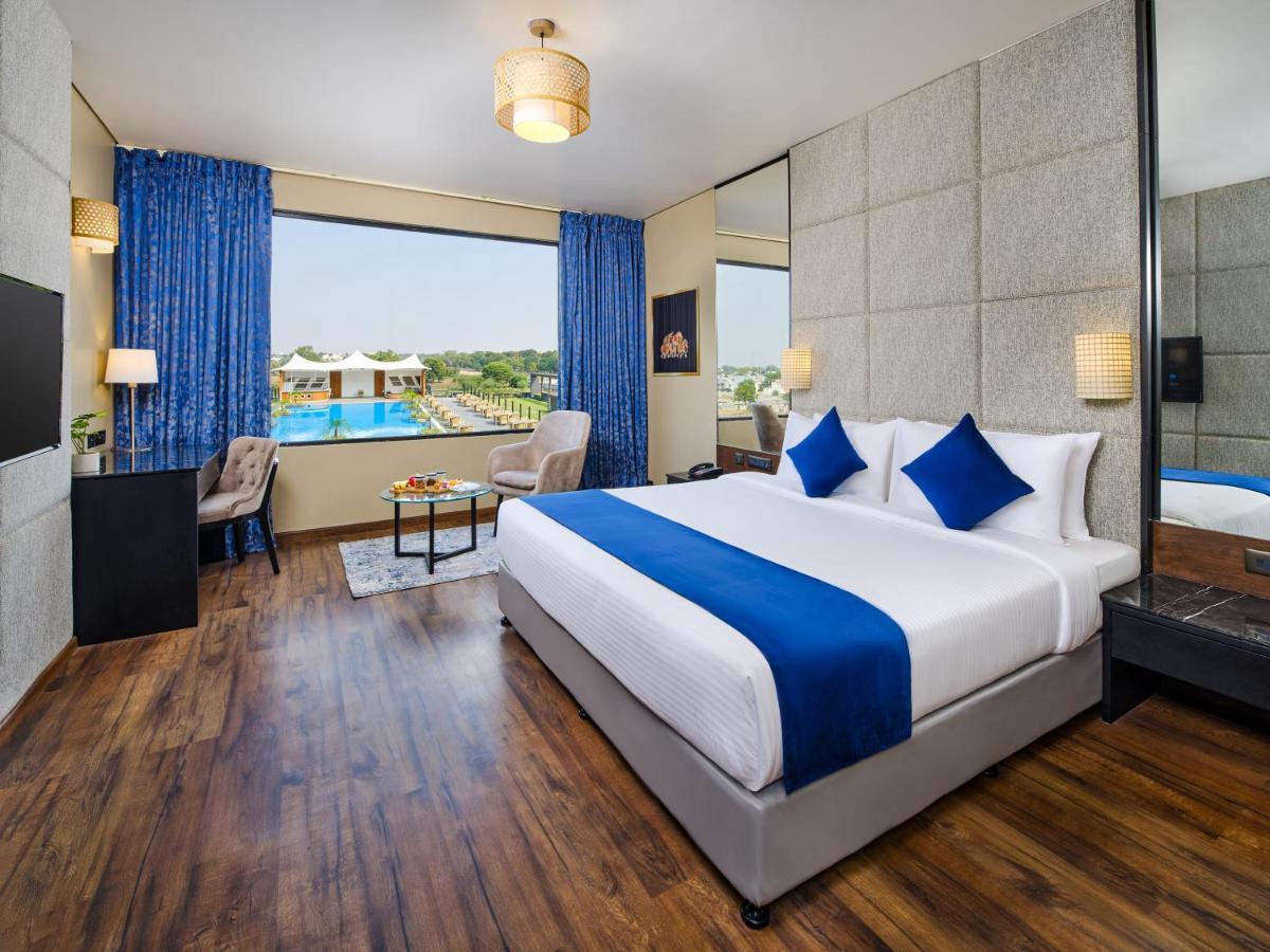 Essentia Luxury Hotel Индор Екстериор снимка